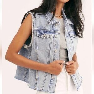NWT Free People Zoe Distressed Denim Vest In Light Blue Acid Wash Size Medium